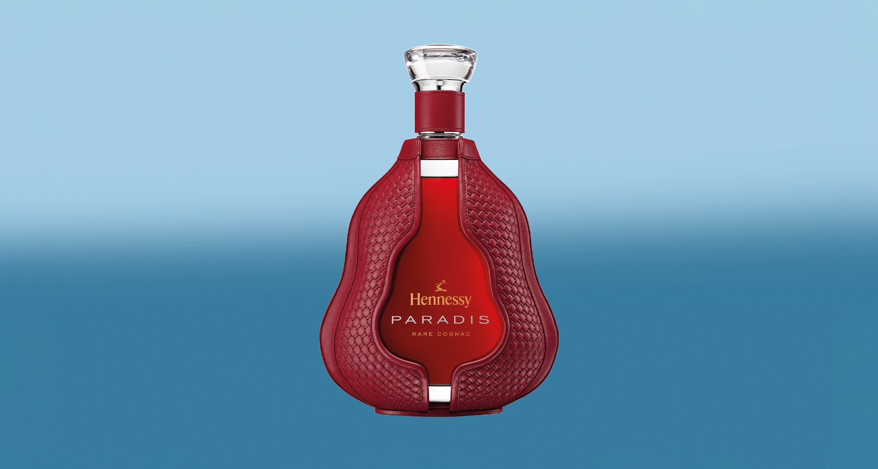 _hennessy-hands-the-outfit