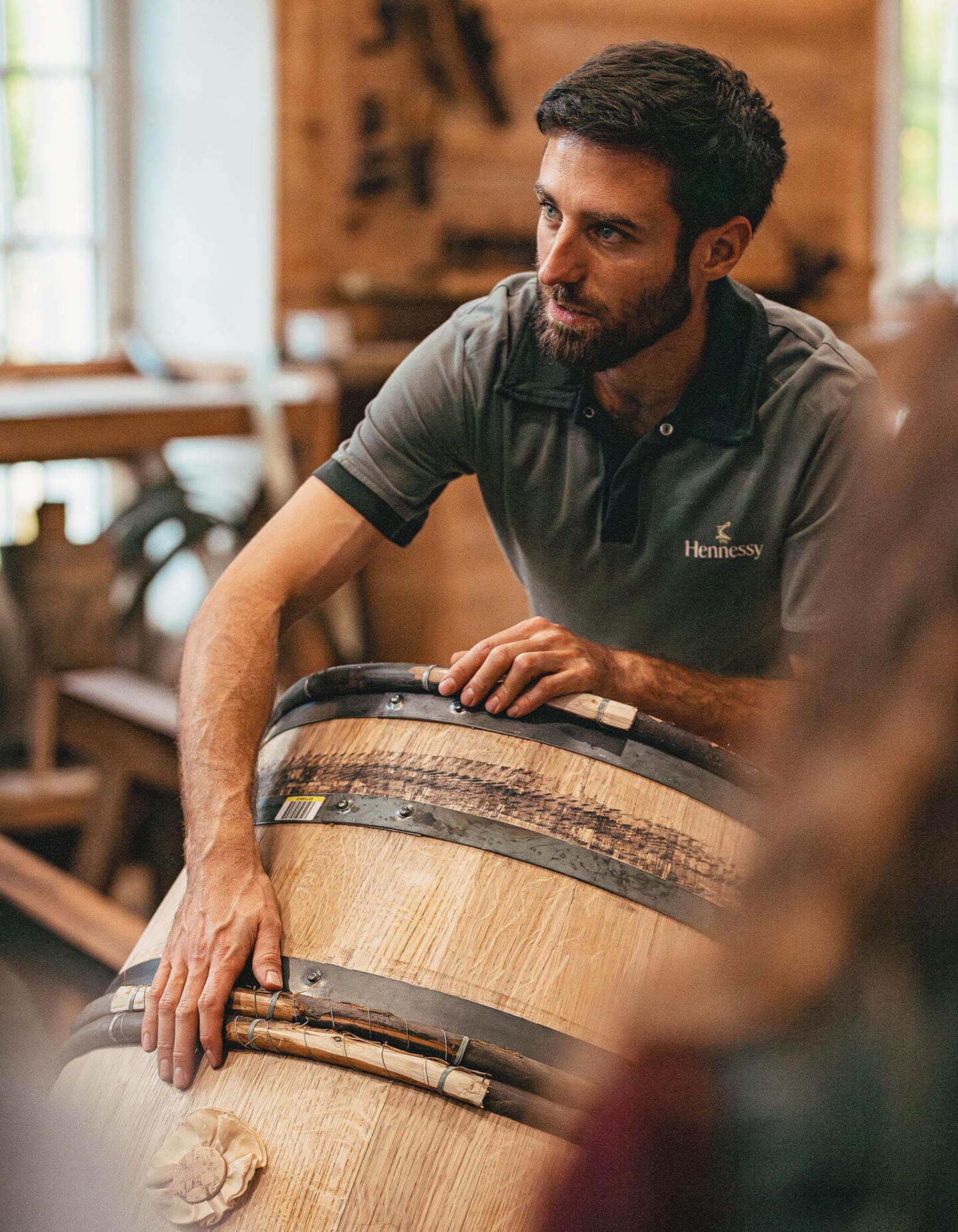 Hennessy cooper making a barrel entirely by hand